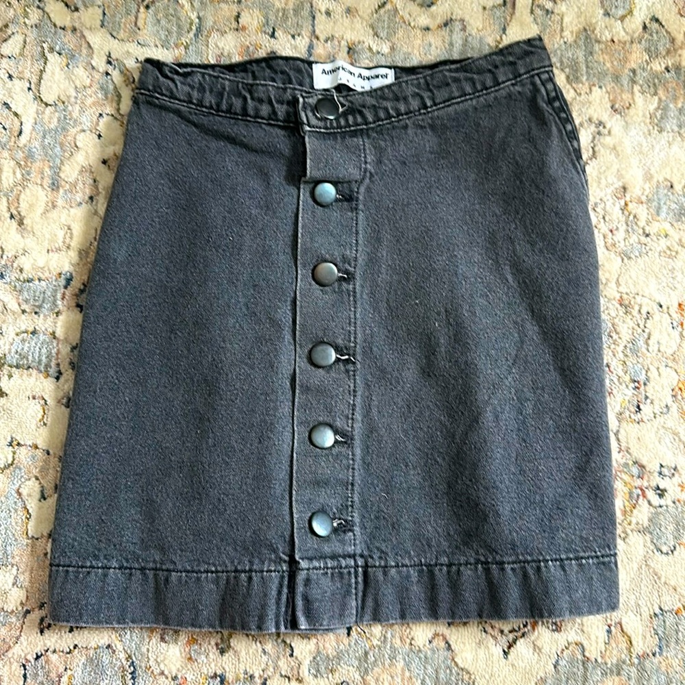 Iconic American Apparel button front skirt